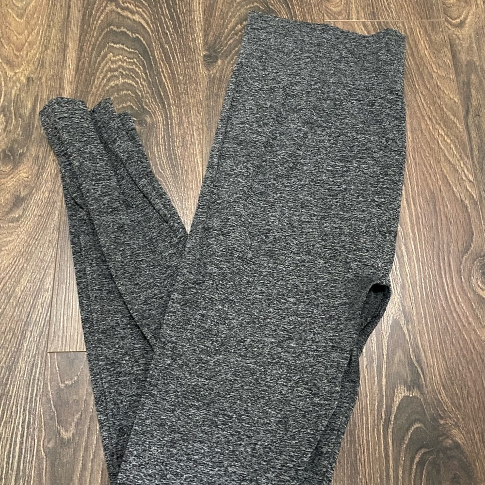 Stretchy, dark, grey leggings